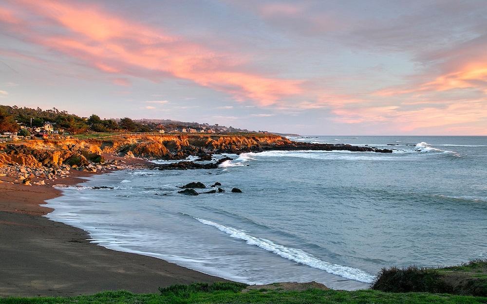 Fireside Inn On Moonstone Beach Cambria Exterior photo